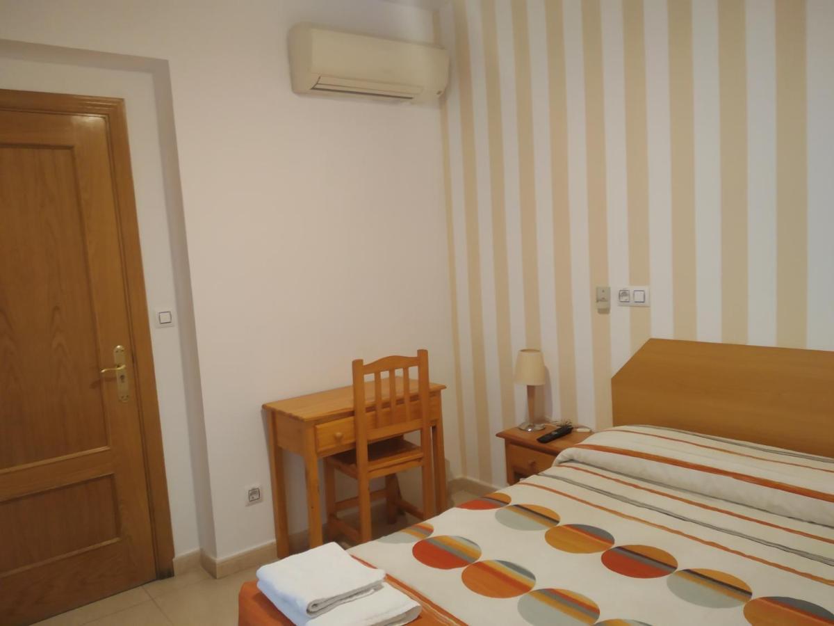 Pension Dominguez Madrid Exterior photo