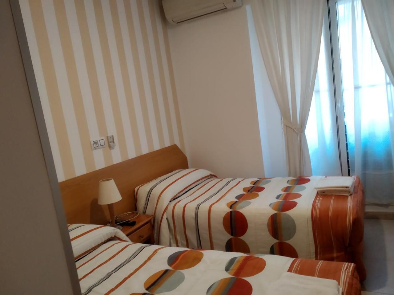 Pension Dominguez Madrid Exterior photo
